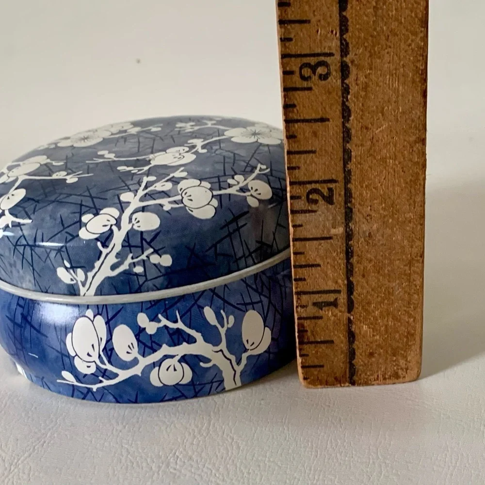 vintage daher decorated ware Lidded Metal Trinket Box England
